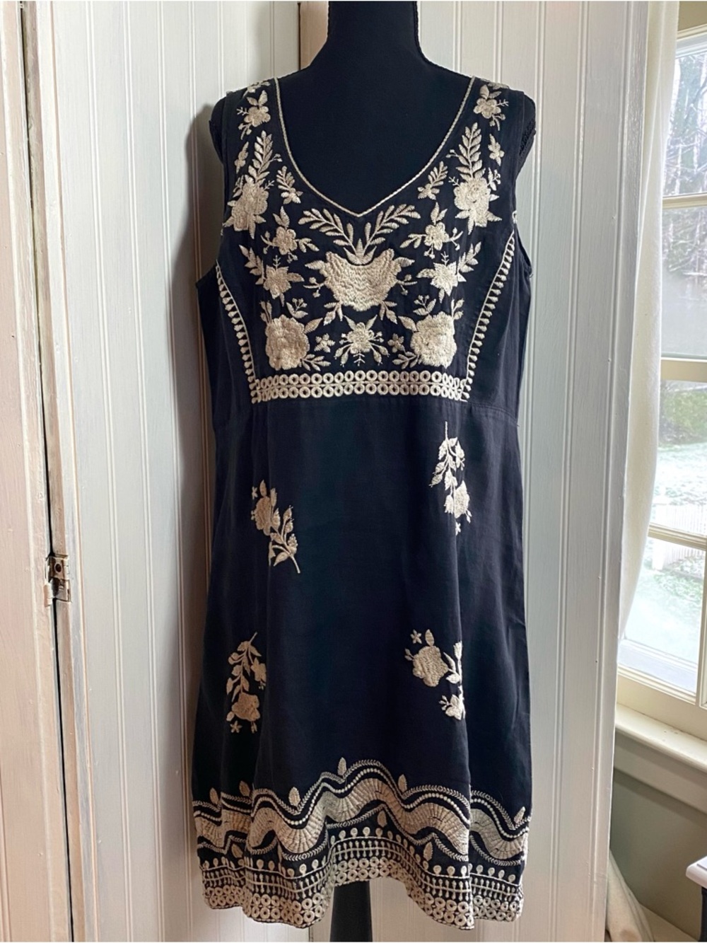 Johnny Was Black Linen  Mini Dress with Cream Embroidery